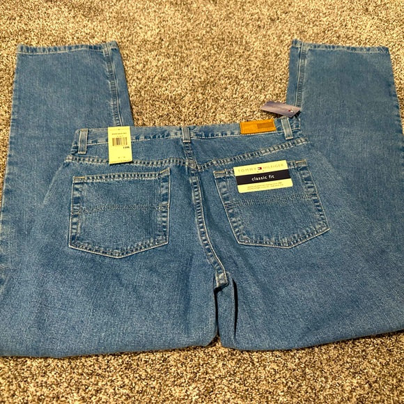 Tommy Hilfiger Classic Fit Jeans - Picture 5 of 5